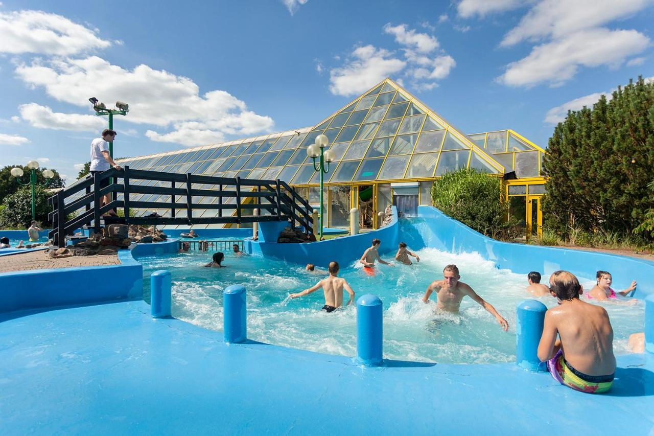 Oostappen Vakantiepark Hengelhoef Nv Hotel Aan de Wolfsberg ภายนอก รูปภาพ