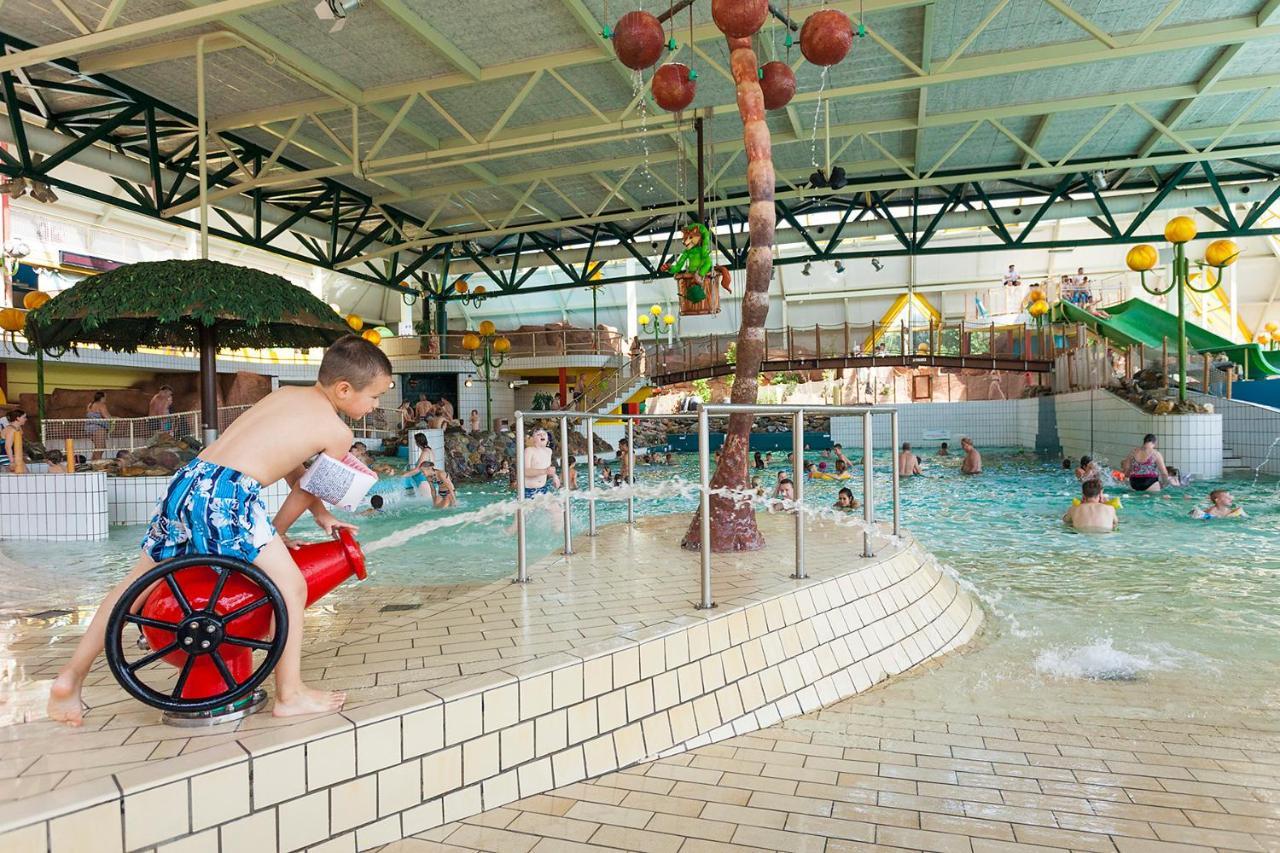 Oostappen Vakantiepark Hengelhoef Nv Hotel Aan de Wolfsberg ภายนอก รูปภาพ