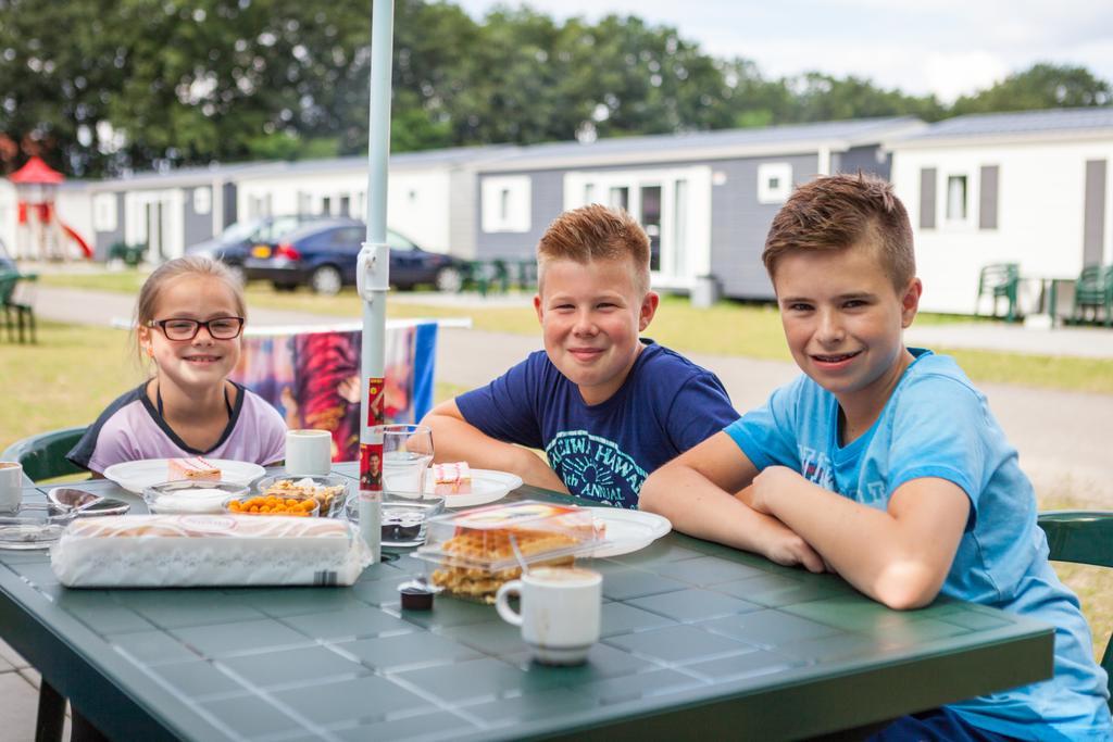Oostappen Vakantiepark Hengelhoef Nv Hotel Aan de Wolfsberg ภายนอก รูปภาพ