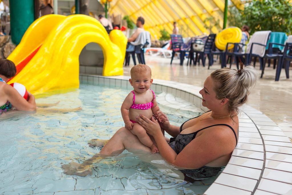 Oostappen Vakantiepark Hengelhoef Nv Hotel Aan de Wolfsberg ภายนอก รูปภาพ