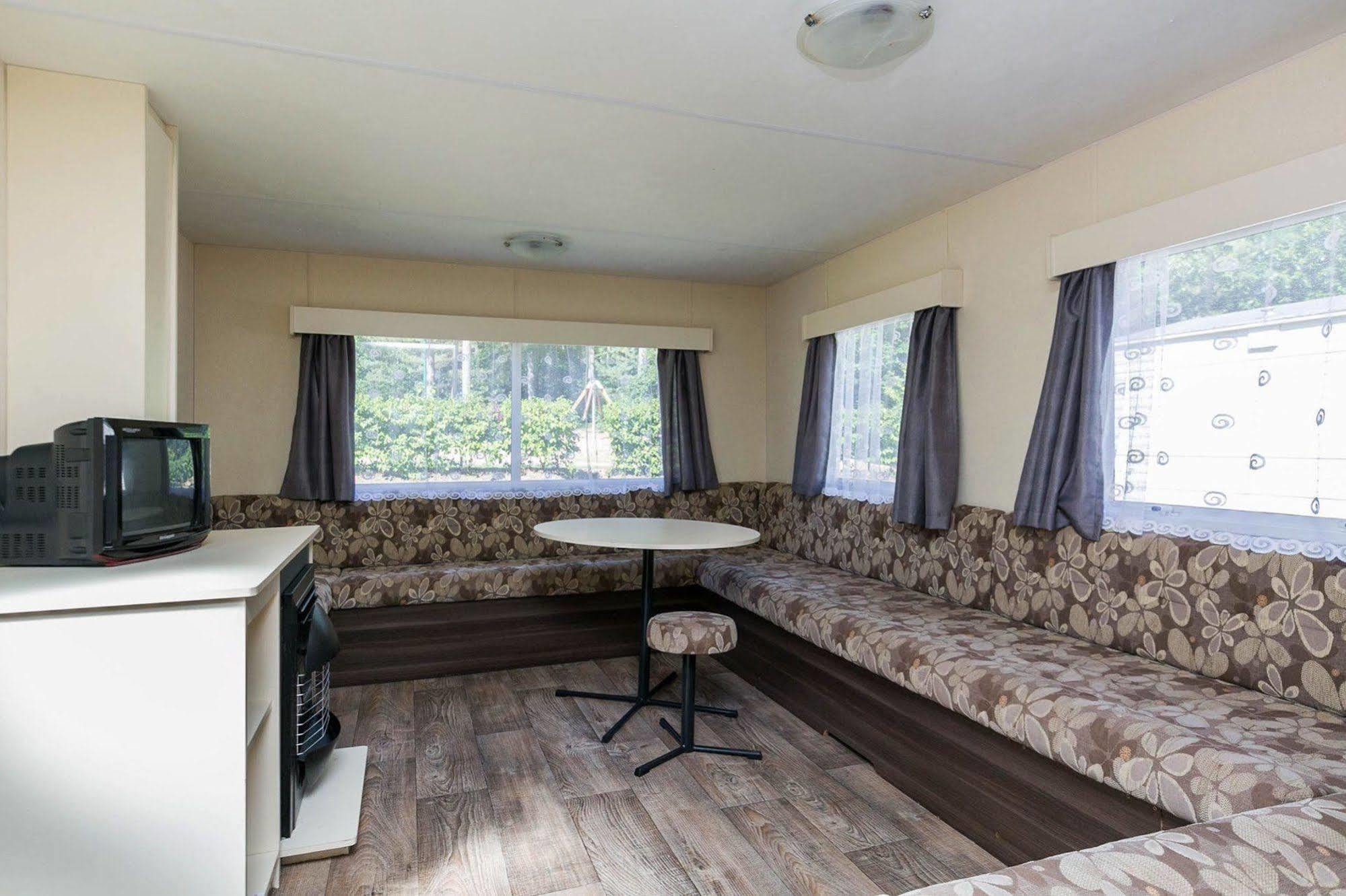 Oostappen Vakantiepark Hengelhoef Nv Hotel Aan de Wolfsberg ภายนอก รูปภาพ