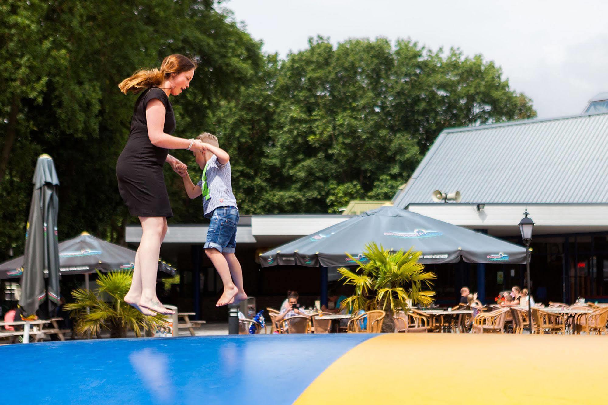 Oostappen Vakantiepark Hengelhoef Nv Hotel Aan de Wolfsberg ภายนอก รูปภาพ