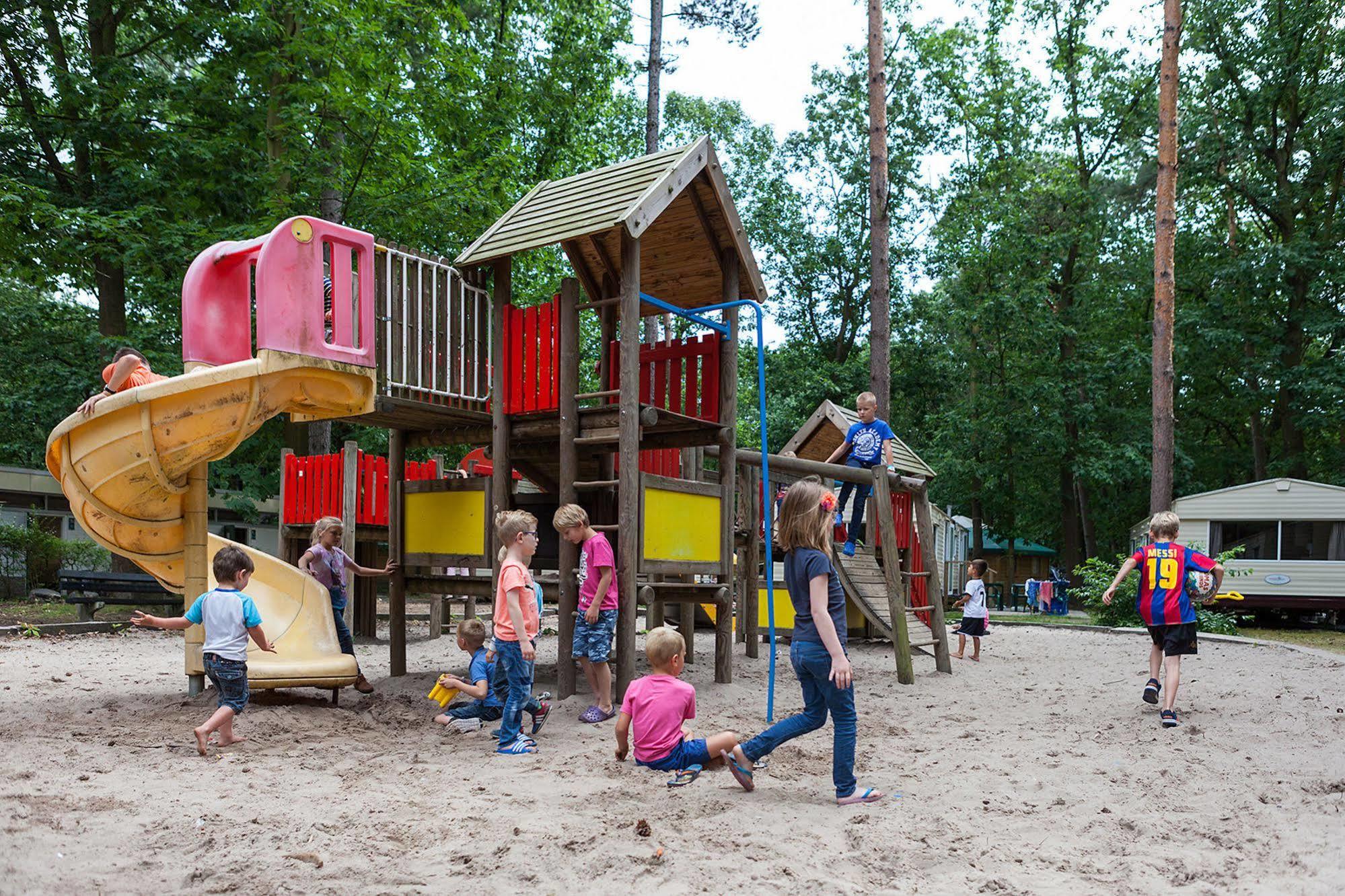 Oostappen Vakantiepark Hengelhoef Nv Hotel Aan de Wolfsberg ภายนอก รูปภาพ